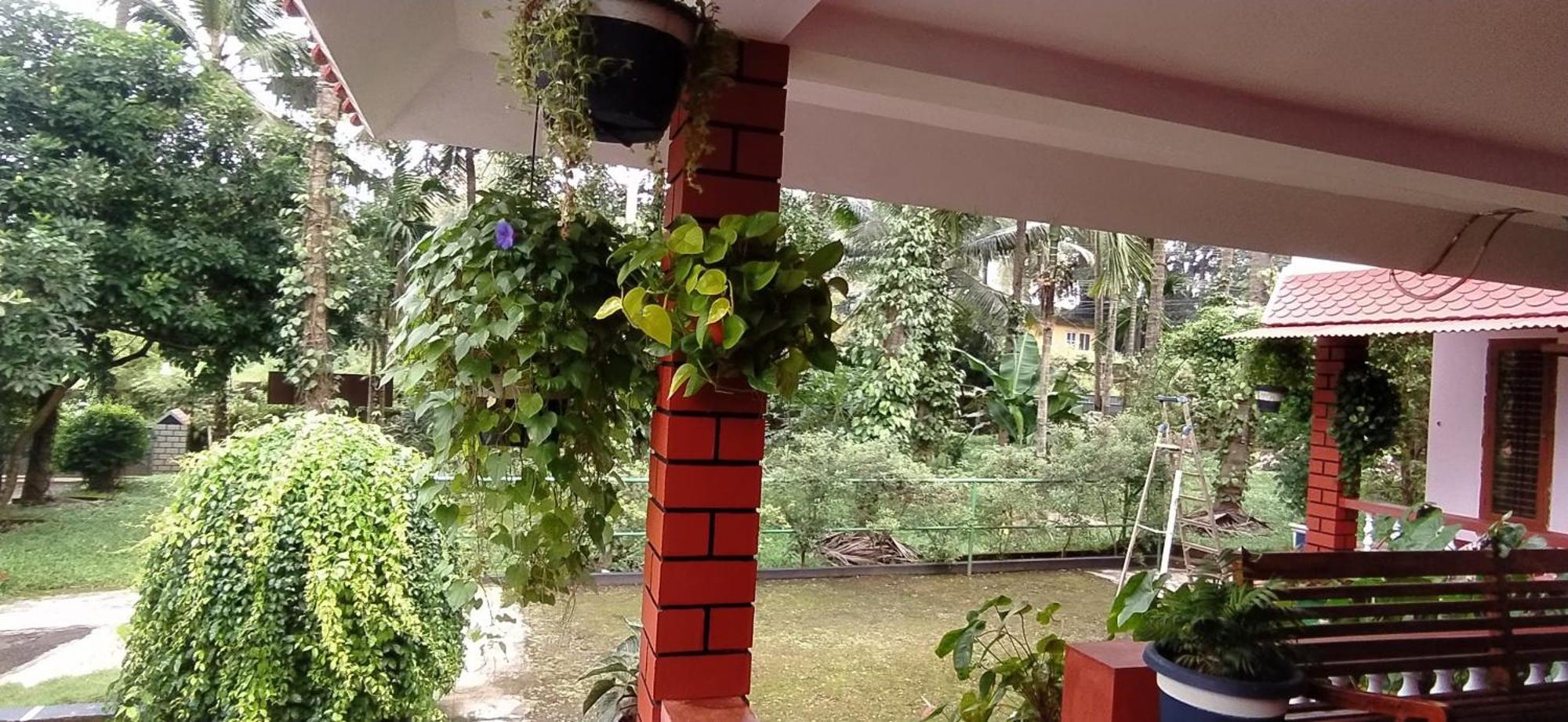 Runnin Airport - Homestay Gurpur Εξωτερικό φωτογραφία